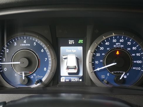 Used 2019 Toyota Sienna XLE w/ XLE Navigation Package FWD image 21