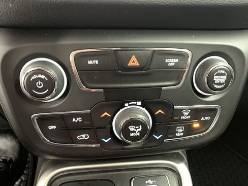 Used 2019 Jeep Compass Latitude w/ Cold Weather Group AWD/4WD image 15