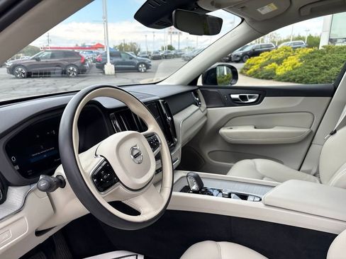 Certified 2023 Volvo XC60 B5 Plus w/ Climate Package AWD/4WD image 17