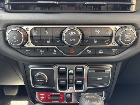 New 2026 Jeep Gladiator Mojave AWD/4WD image 27