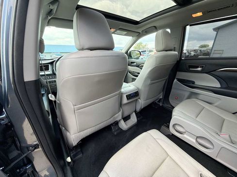 Used 2015 Toyota Highlander Limited Platinum AWD/4WD image 15