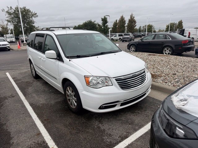 Used 2016 Chrysler Town & Country Touring FWD image 1