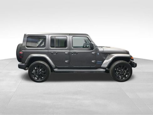 Used 2025 Jeep Wrangler Unlimited Sahara image 6