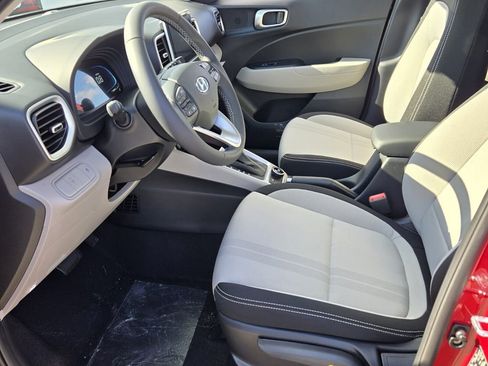 Used 2026 Hyundai Venue SEL image 5