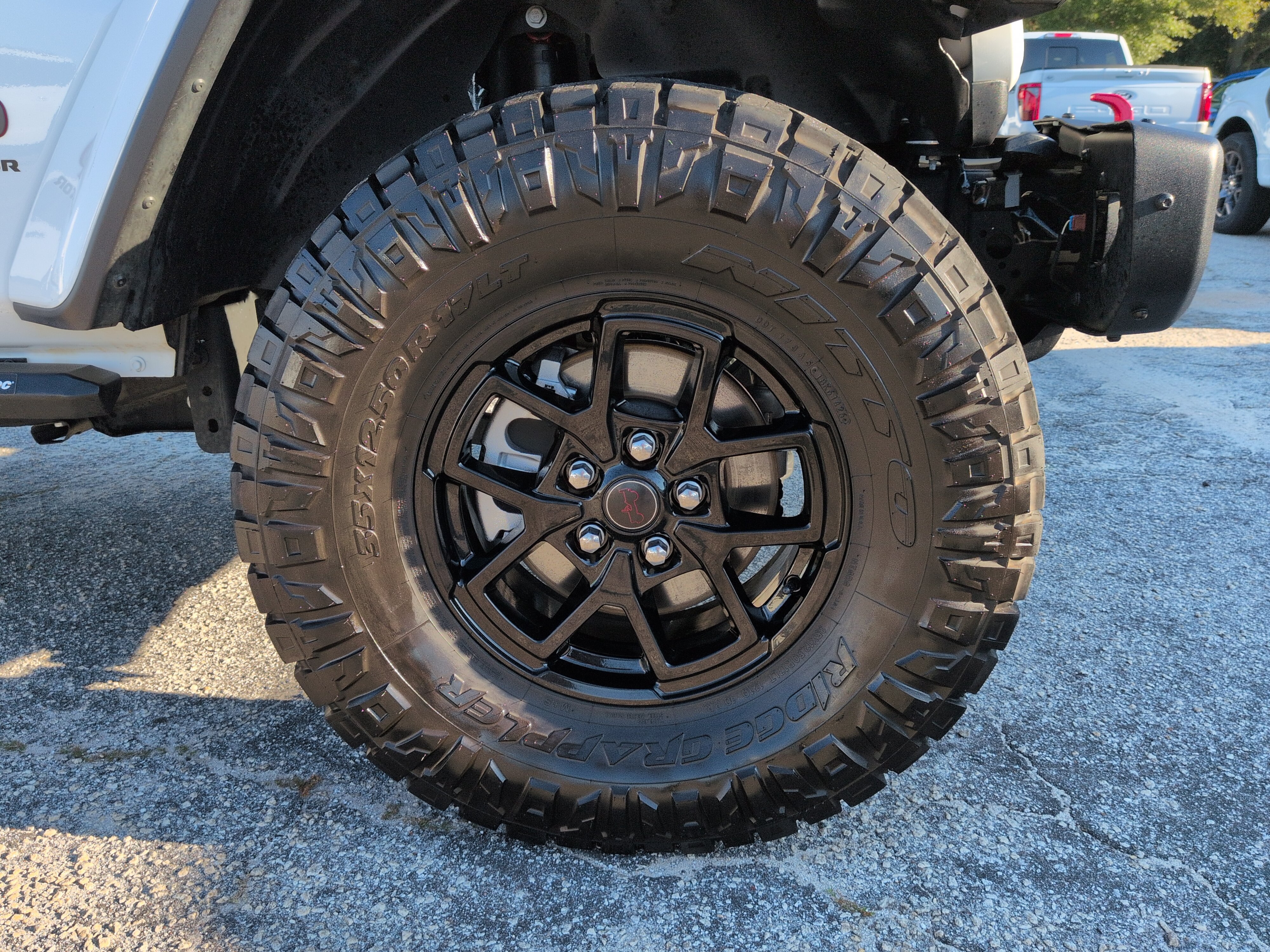 Used 2025 Jeep Gladiator Rubicon AWD/4WD image 9