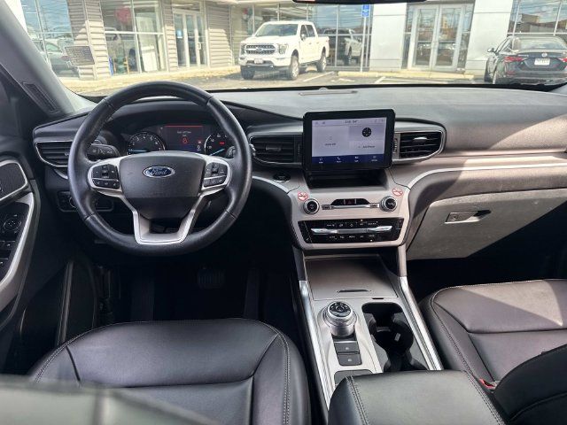 Used 2024 Ford Explorer XLT w/ Equipment Group 202A RWD image 17