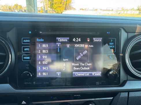 Used 2018 Toyota Tacoma TRD Off-Road image 16