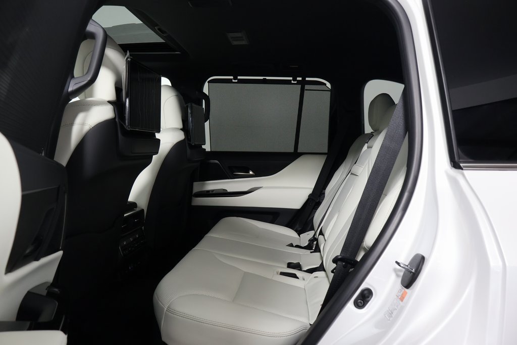 Certified 2026 Lexus LX 600 4WD w/ Luxury Package image 11