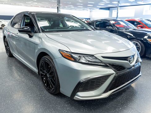 Used 2021 Toyota Camry XSE FWD image 3