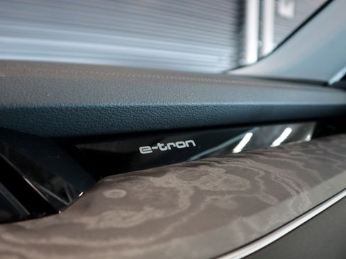 Used 2022 Audi e-tron Premium image 22