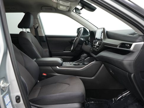 Used 2020 Toyota Highlander L AWD/4WD image 12