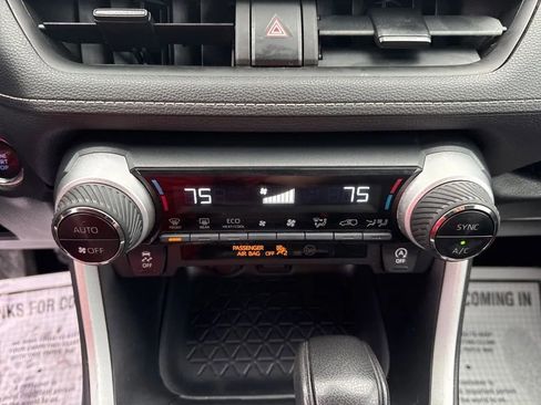 Used 2022 Toyota RAV4 XLE image 19