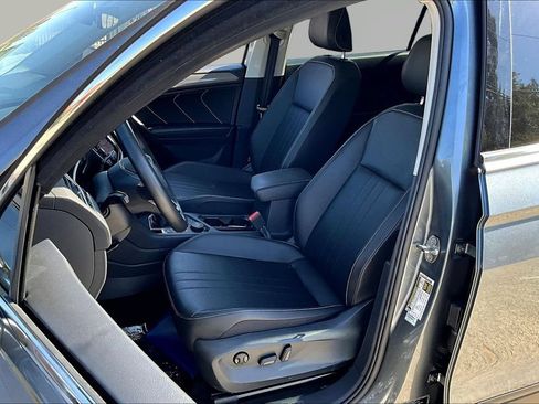Used 2023 Volkswagen Tiguan SE AWD/4WD image 21