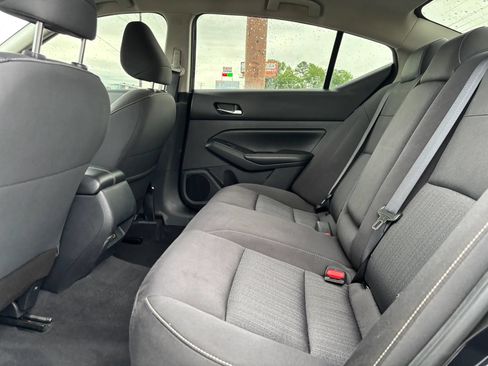 Used 2022 Nissan Altima 2.5 SV FWD image 11