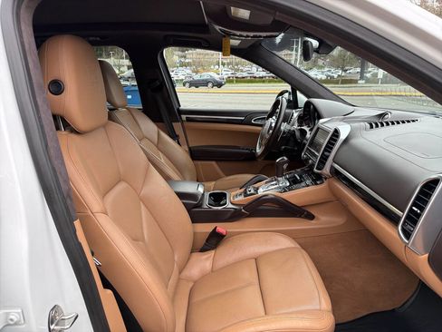 Used 2014 Porsche Cayenne Turbo S image 18