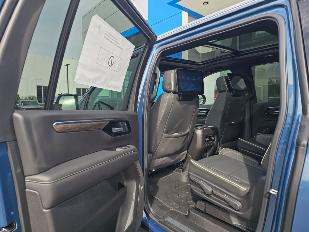 New 2026 Chevrolet Suburban Premier AWD/4WD image 17