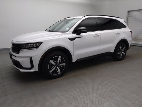 Used 2022 Kia Sorento S FWD image 2