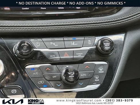 Used 2021 Chrysler Pacifica Touring w/ S Appearance Package FWD image 4