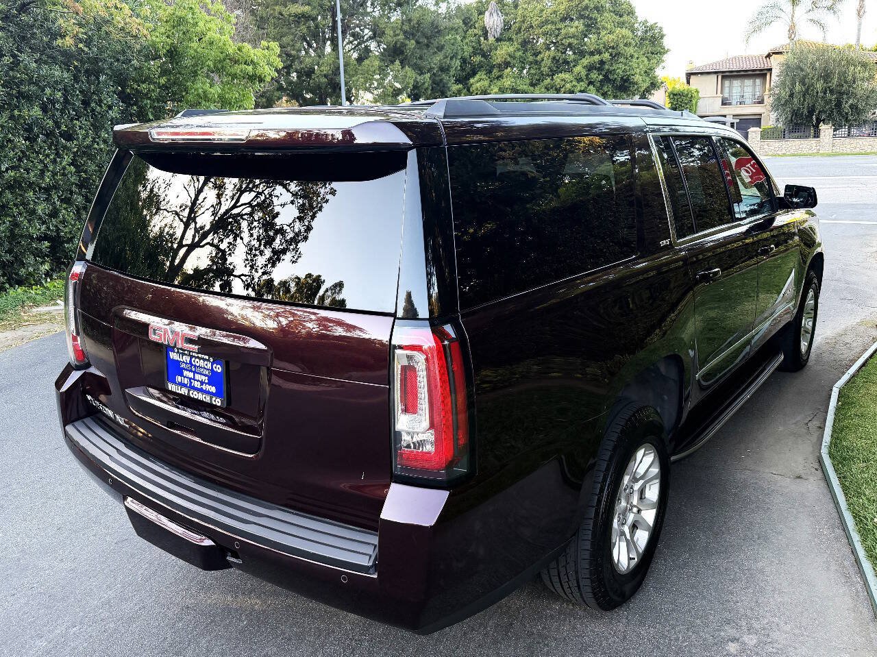 Used 2017 GMC Yukon XL SLT w/ Open Road Package AWD/4WD image 7