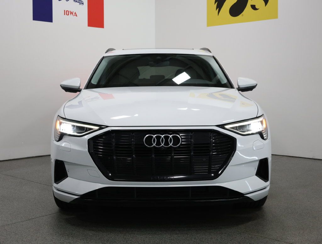 Used 2022 Audi e-tron Premium w/ Convenience Plus Package AWD/4WD image 7