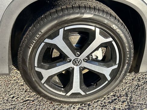 New 2026 Volkswagen Tiguan SE image 6