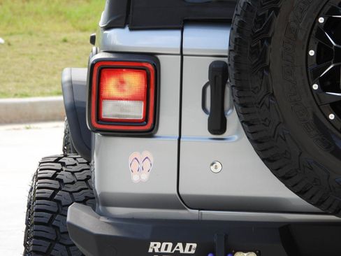 Used 2018 Jeep Wrangler Sport AWD/4WD image 32