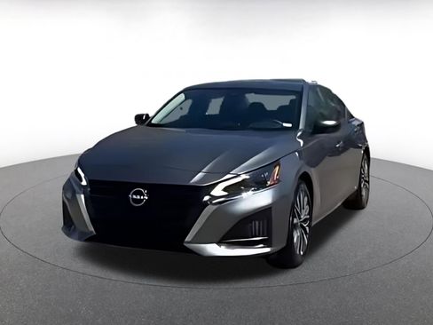 Used 2025 Nissan Altima 2.5 SV image 14