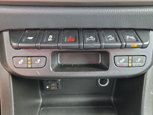 Used 2019 Chevrolet Colorado Z71 AWD/4WD image 28