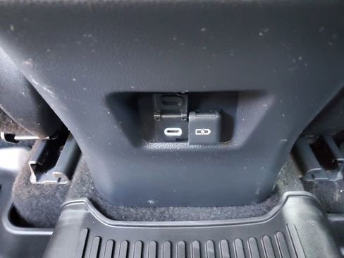 Used 2022 Toyota RAV4 XLE w/ Convenience Package image 11