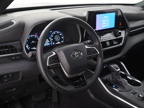Used 2025 Toyota Highlander XSE AWD/4WD image 23
