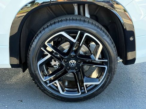 New 2026 Volkswagen Tiguan SEL R-Line AWD/4WD image 10