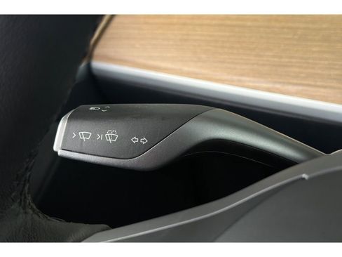 Used 2024 Tesla Model Y Long Range AWD/4WD image 31