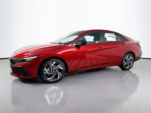 Certified 2025 Hyundai Elantra Sport w/ Cargo Package FWD image 3