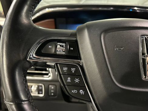 Used 2023 Lincoln Navigator Reserve AWD/4WD image 12
