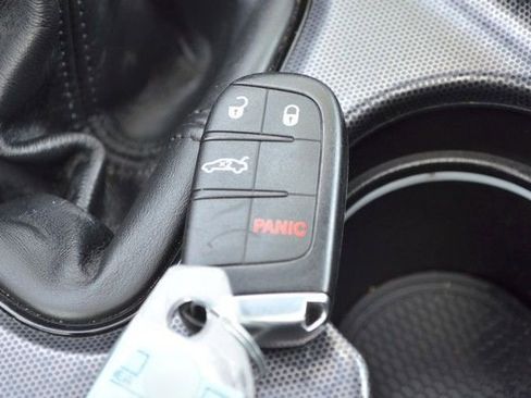 Used 2015 Dodge Challenger SRT image 26