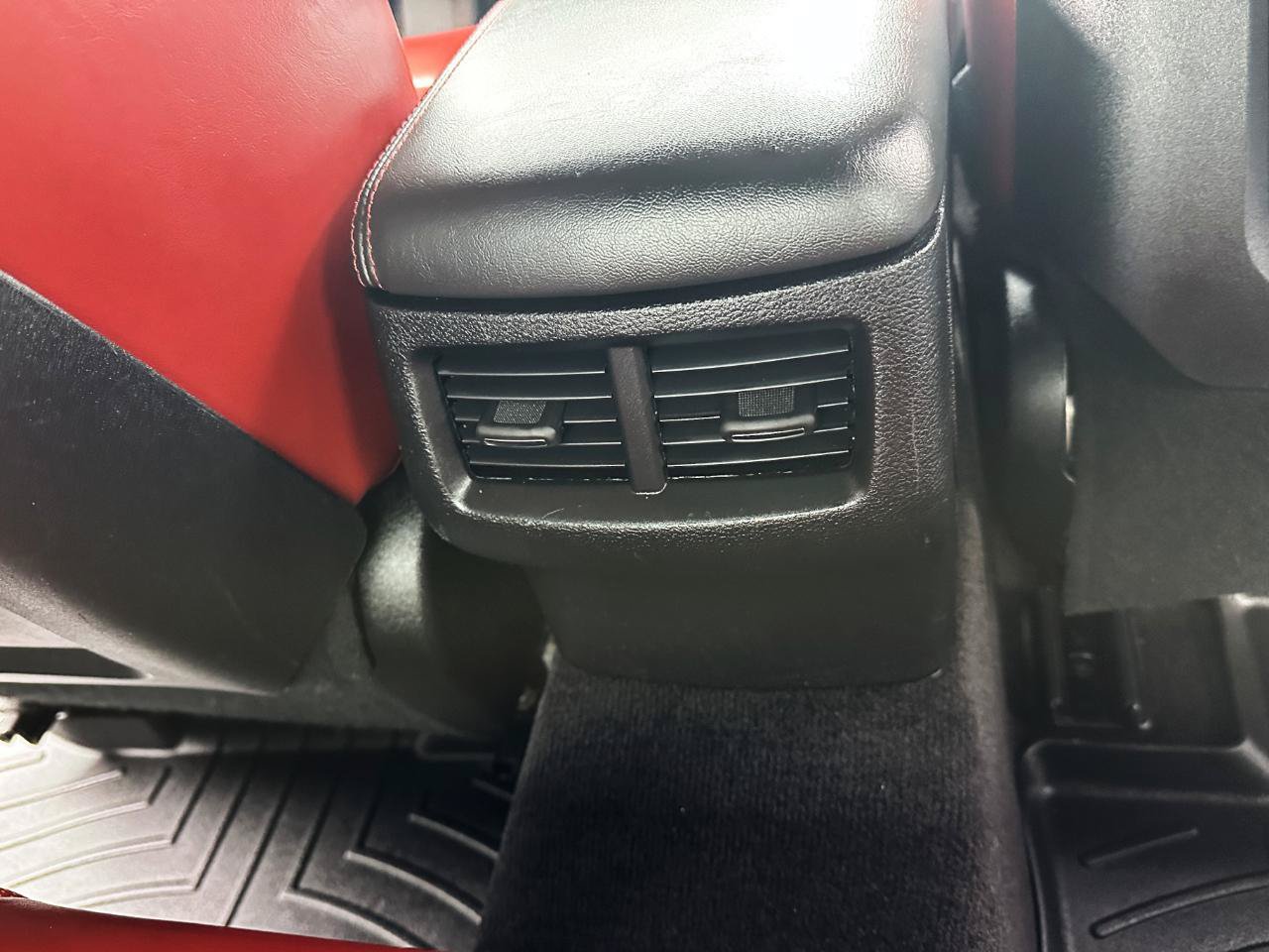 Used 2017 Dodge Challenger GT AWD/4WD image 43