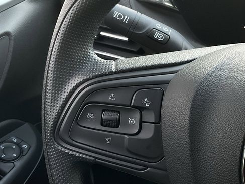 Used 2025 Buick Envista Preferred image 23