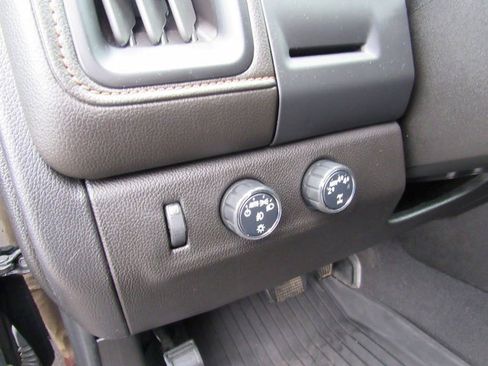 Used 2022 GMC Canyon AT4 image 11