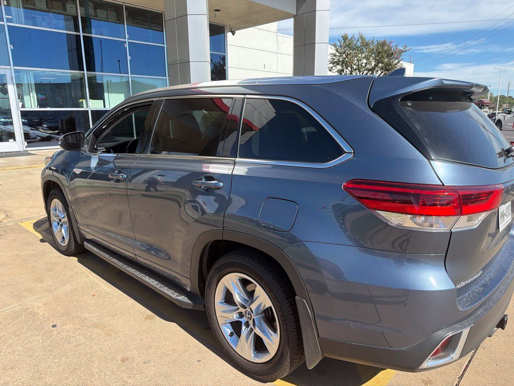Used 2019 Toyota Highlander Limited FWD image 2