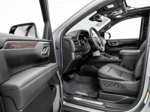 Used 2023 Chevrolet Tahoe LT w/ Luxury Package AWD/4WD image 9