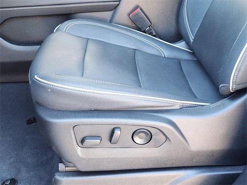 Used 2023 GMC Yukon SLT w/ SLT Premium Package image 19