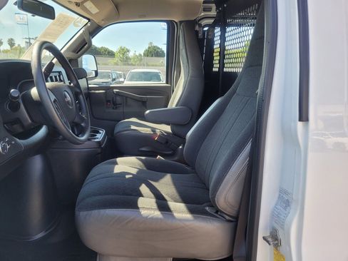 Used 2023 GMC Savana 2500 w/ Driver Convenience Package image 10