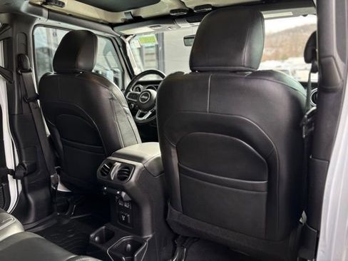 Used 2021 Jeep Gladiator Overland image 49