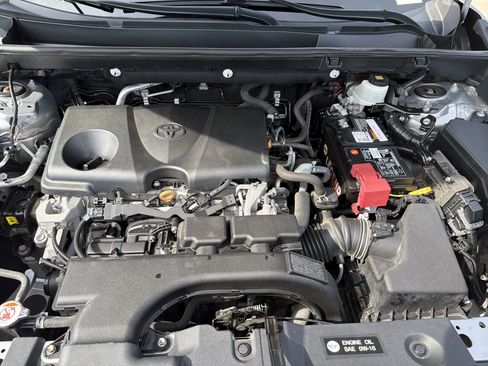 Used 2021 Toyota RAV4 XLE Premium image 34