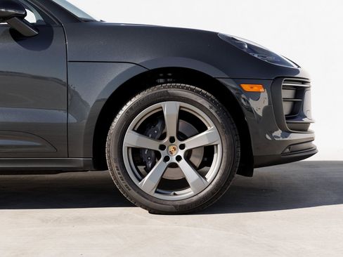 Used 2025 Porsche Macan AWD/4WD image 11