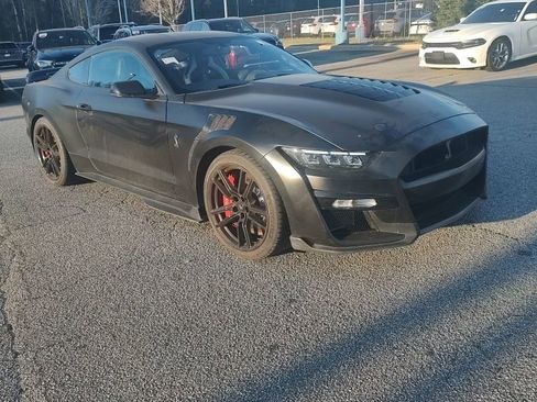 Used 2022 Ford Mustang Shelby GT500 w/ Carbon Fibre Track Pack image 2
