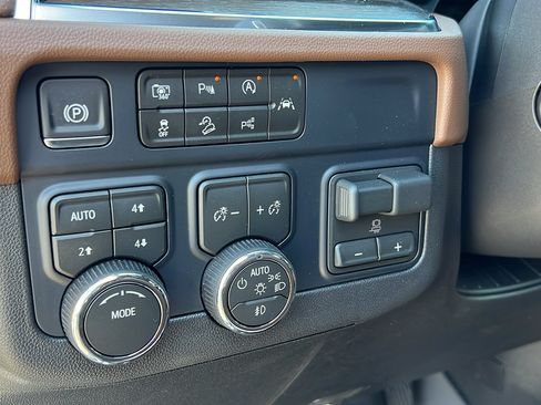 New 2026 Chevrolet Tahoe High Country w/ Sun And Tow Package AWD/4WD image 34