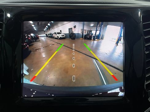 Used 2020 Jeep Cherokee Limited w/ Technology Group AWD/4WD image 11