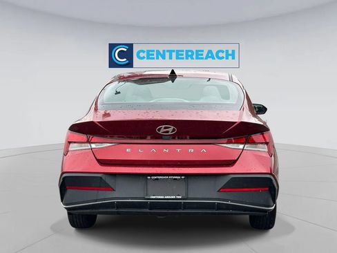 Used 2024 Hyundai Elantra SE FWD image 7