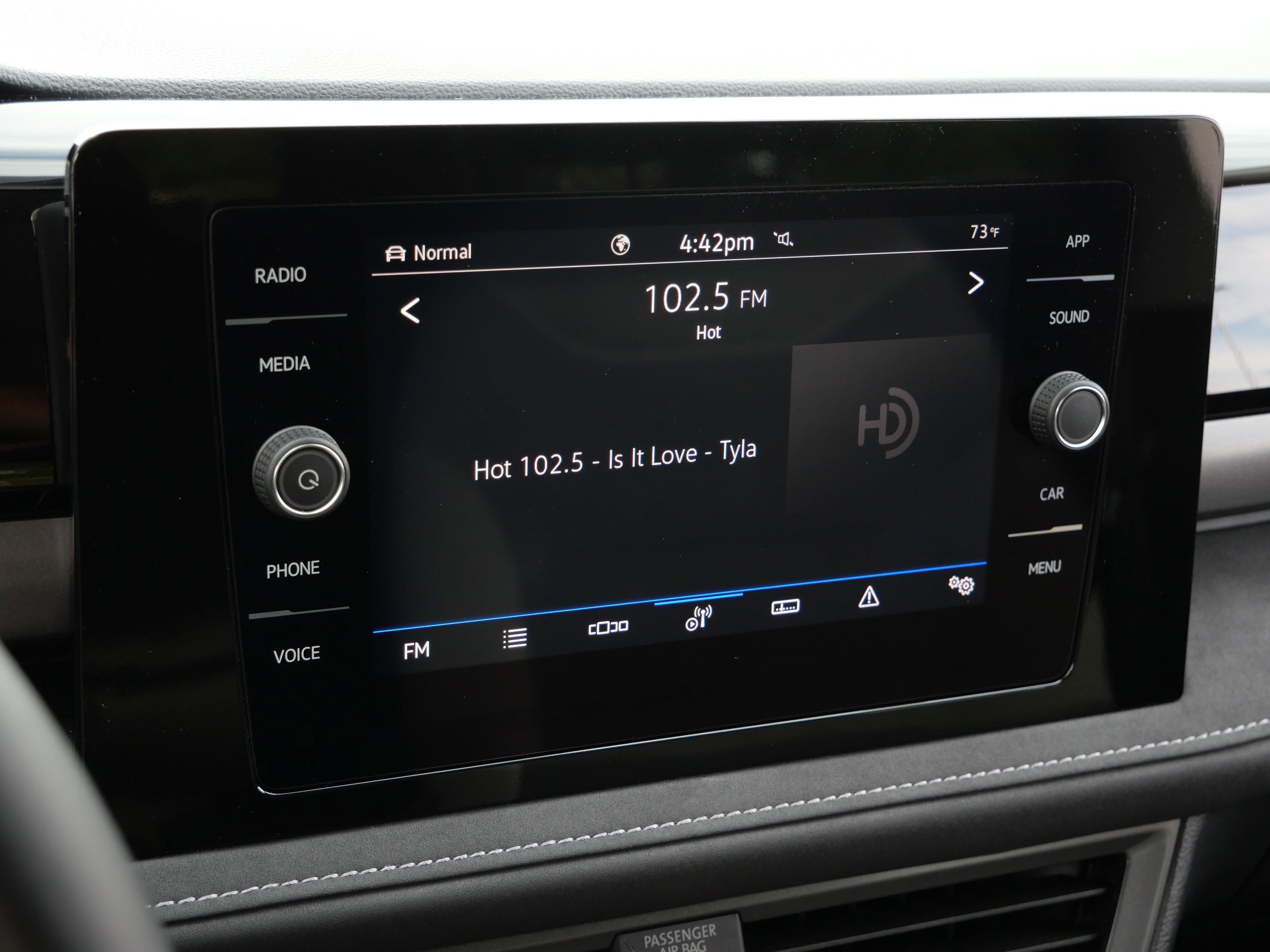 Certified 2025 Volkswagen Taos SE AWD/4WD image 22